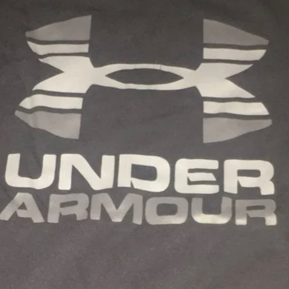 UNDER ARMOUR-short sleeve tee/boys